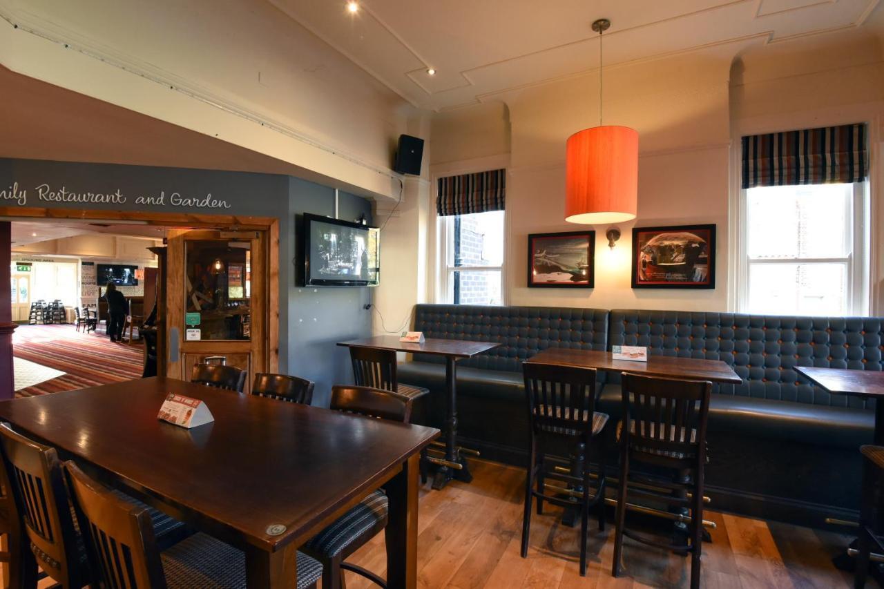 Oaklands By Greene King Inns เชสเตอร์ ภายนอก รูปภาพ